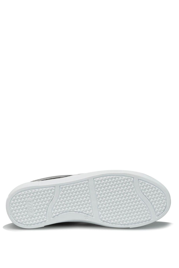4d748e66-flo101106411_e_zeze_3.jpg