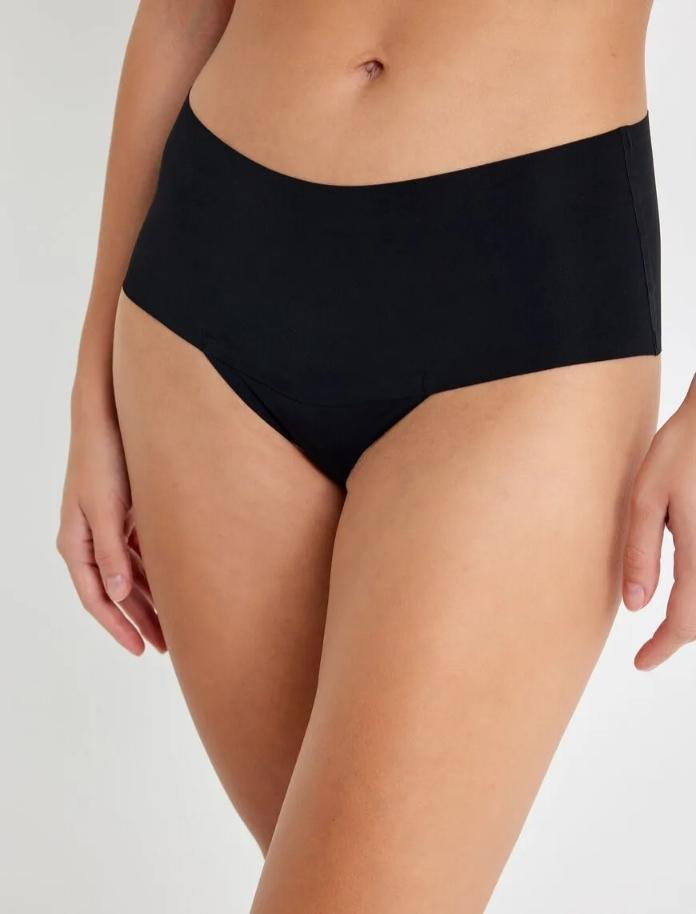 Mbathje Femrash (Intimo) (M, E zeze)